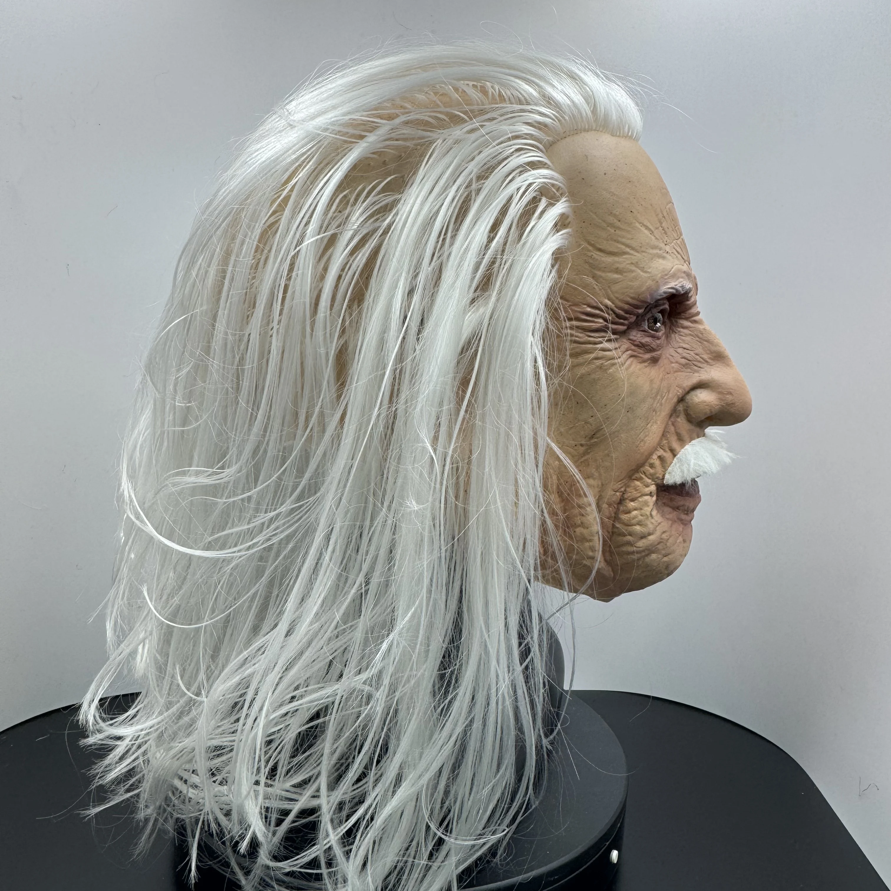 Realistische Albert-Einstein-inspirierte Maske mit langen weißen Haaren, Latex-Ganzkopfmaske für Halloween-Cosplay, wissenschaftliche Themenpartys – Detail 6