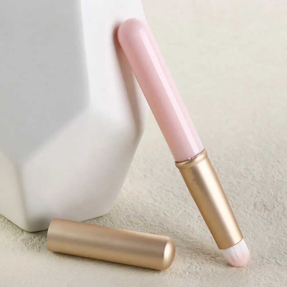 

Easy To Carry Multi-Purpose Lip Brush Professional Round Head Mini Lipstick Brush Strong Coverage Portable Concealer Brush Gifts