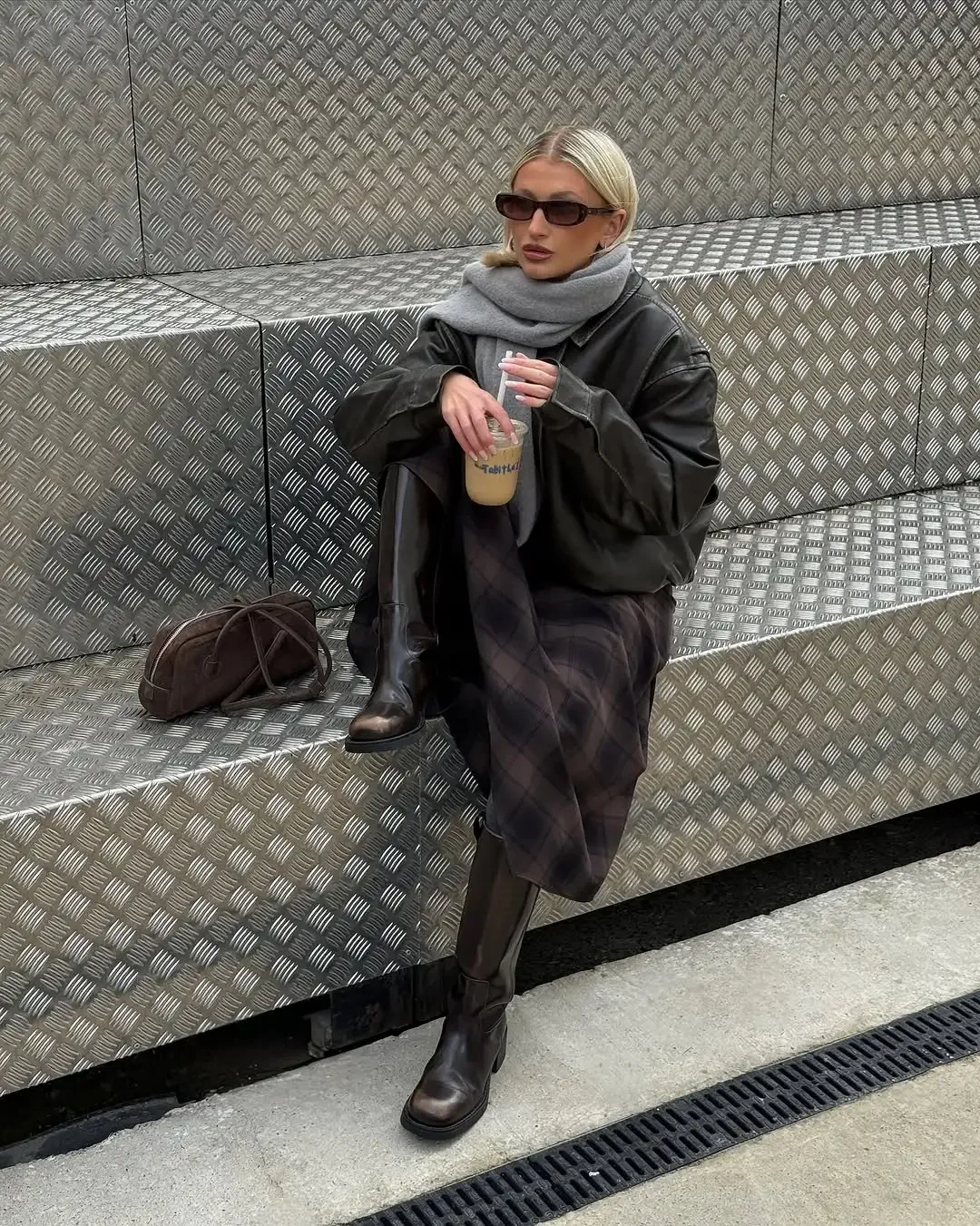 Casual bruine geruite midi-rok Damesmode Hoge taille A-lijn Geplooide rokken 2026 Lente Feest Dagelijks Outdoor Trendy kledij Nieuw