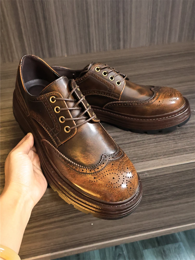 

Мужская повседневная кожаная одежда в стиле ретро с резьбой Coloring oes из воловьей кожи с круглым носком и круглым носком