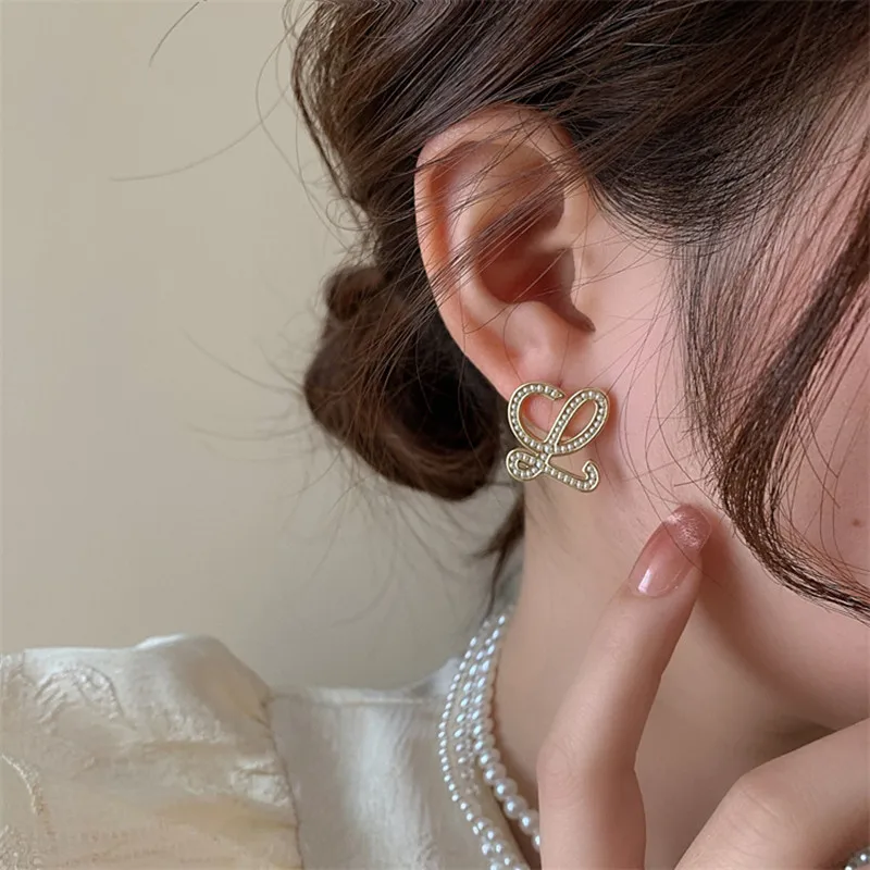 Korean Style Niche Design Pearl Geometry Personality Temperament High-end Unique Earrings for Women Jewelry.