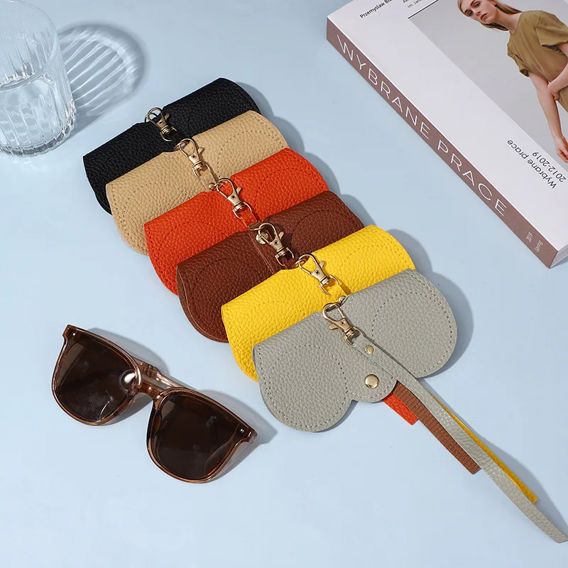 

Leather glasses bag, portable and hanging type, neutral, light luxury, scratch resistant and wear-resistant glasses cover