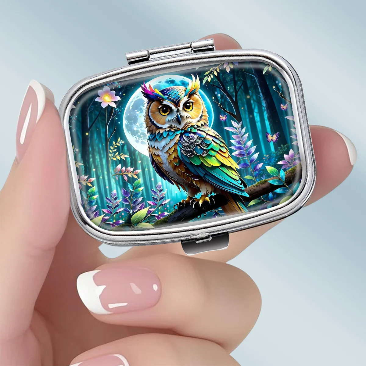 1PC portable square metal pill box, featuring a moon-themed owl design inspired by the Night Forest Color Owl, with a 2-compartment design, perfect for elegantly storing your medication or supplements. It is very suitable for sorting vitamins and storing 