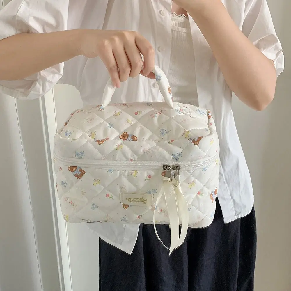 حقيبة مكياج مبطنة ذات سعة كبيرة لطيفة متعددة الوظائف لتنظيم مستحضرات التجميل حقيبة مستحضرات التجميل