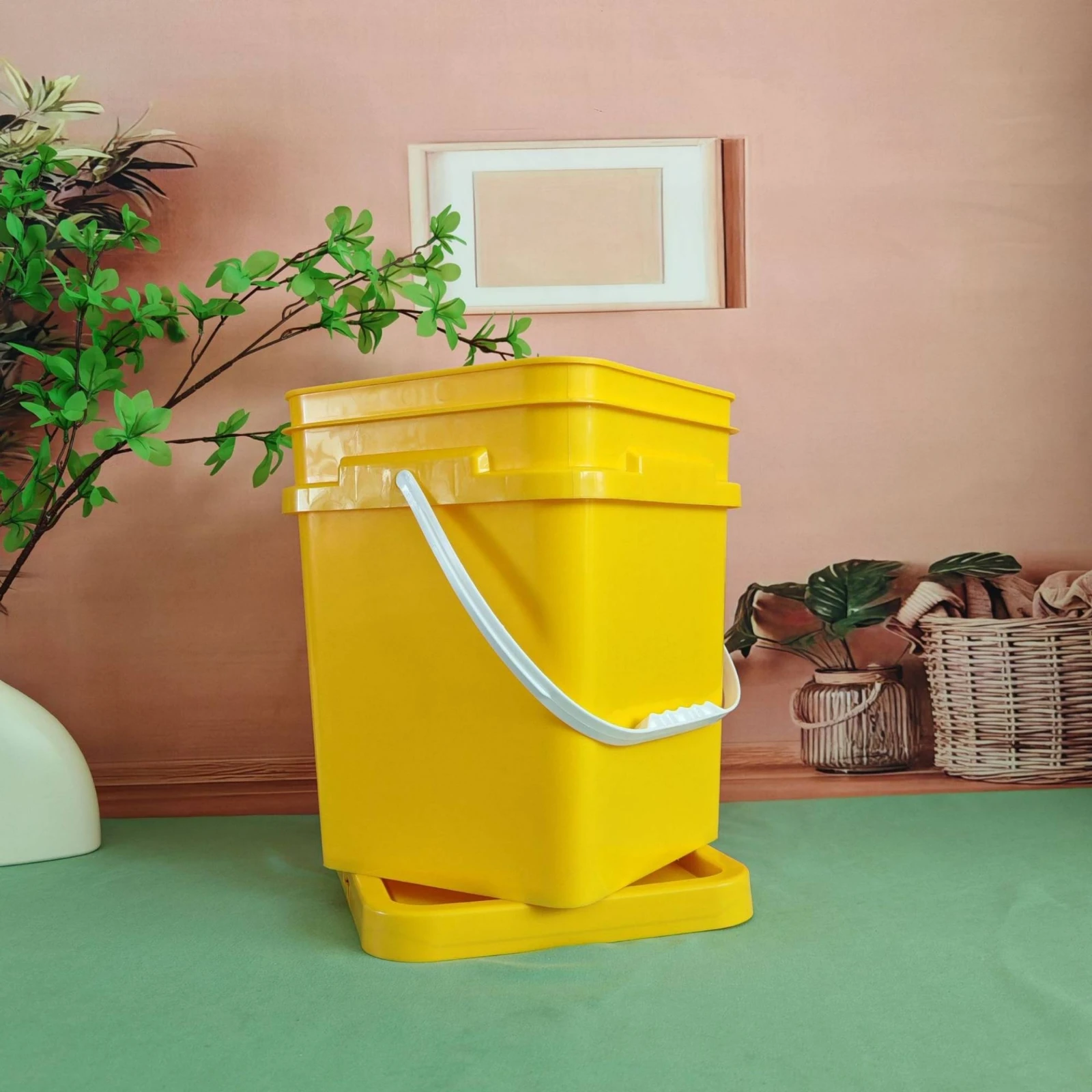 

16L Square Pail Sturdy Square Plastic Pail Storage Container Easy to Carry Comfort Grip Handle for Fishing, Packaging