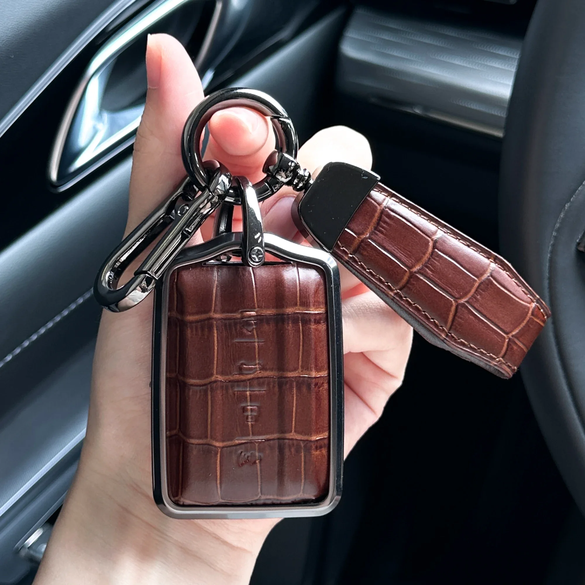 

Simple Style Aluminum Alloy + Leather Car Key Protection Cover Fall Prevention Protection Key for Tank 300 400 500 700