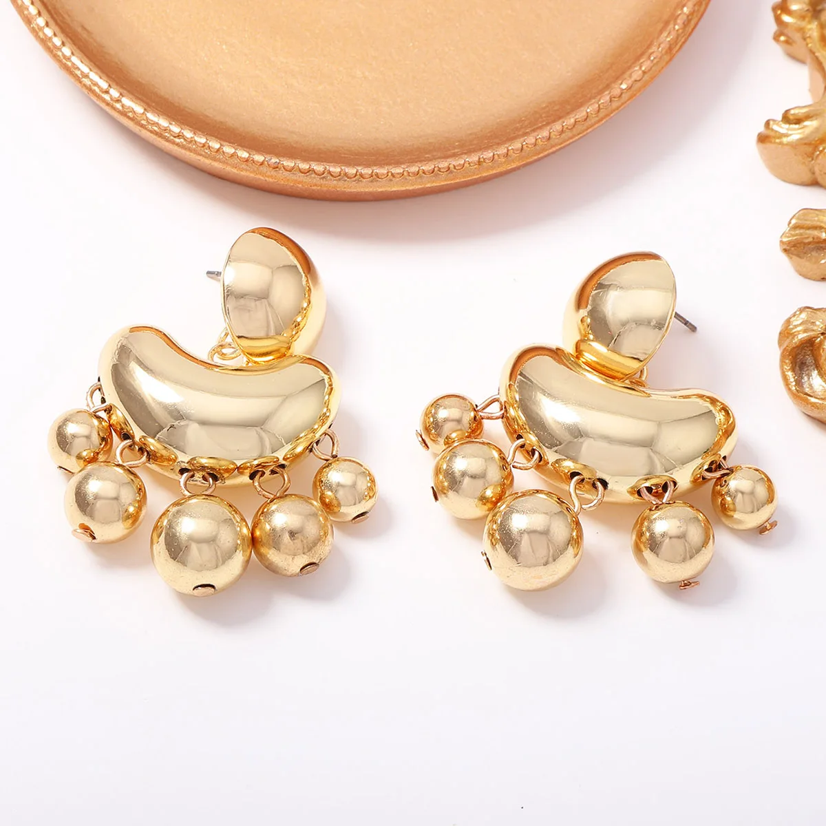 Neuheiten: Klobige Metall-Kugel-Quasten-Ohrringe für Damen, Übertriebener Statement-Schmuck, Festliche Geschenke – Detail 4