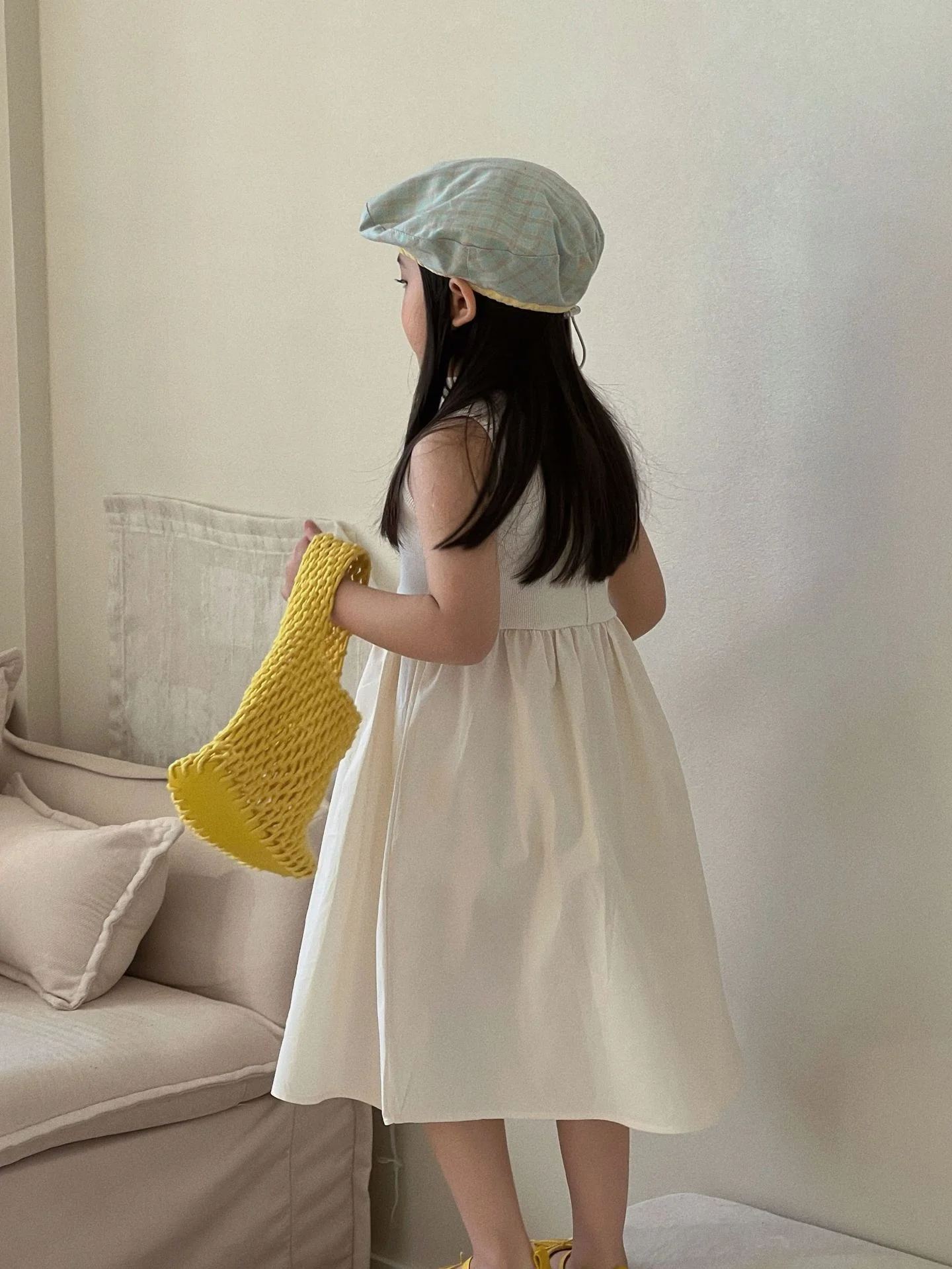 女の子夏韓国風ベストドレス白ノースリーブスカートハイウエストミッドレングス柔らかい生地子供服キッズファッション