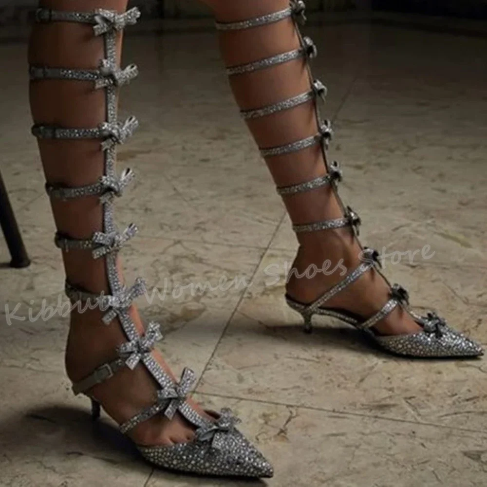 

Серебристые блестящие туфли-лодочки с бантом и острым носком на каблуке с котенком, гладиаторы, модная новинка, сексуальная выразительная роскошная женская обувь, Новинка