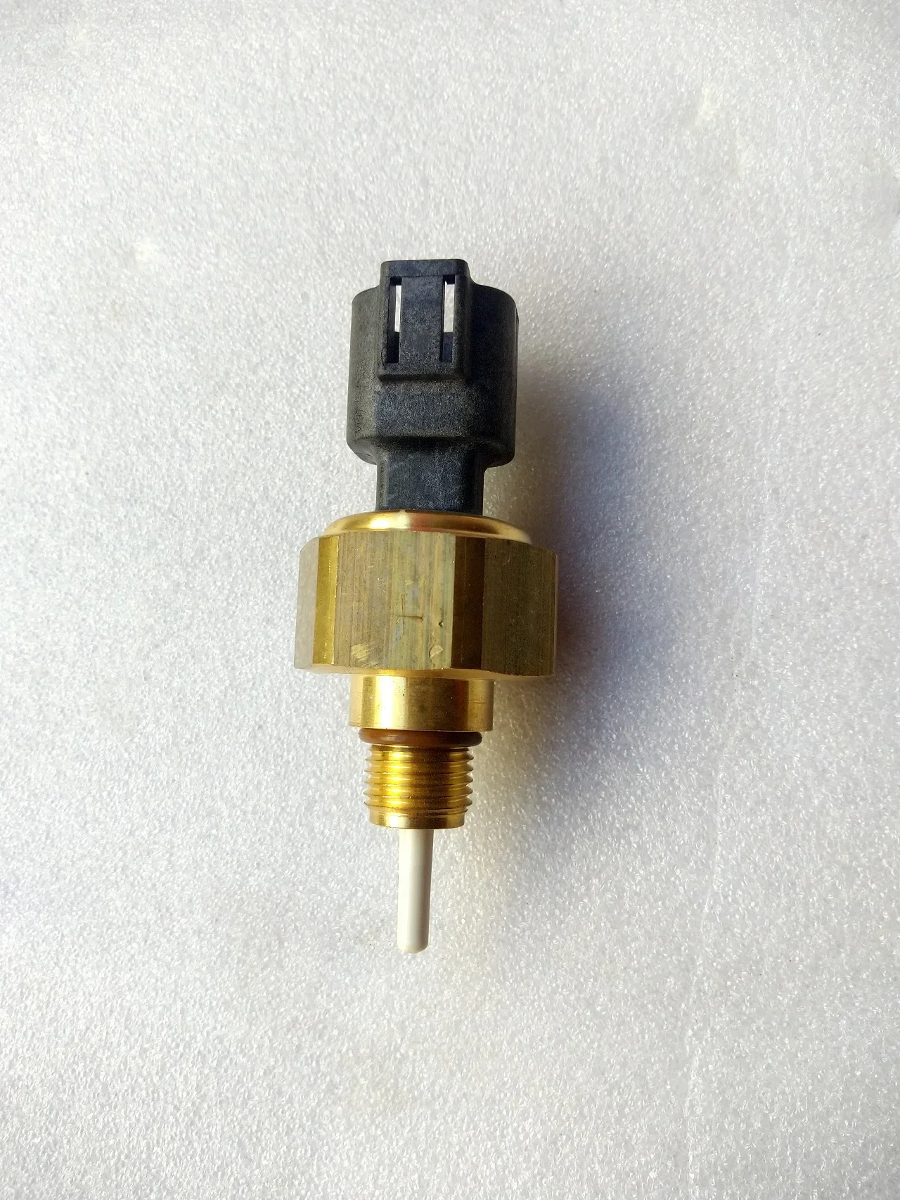 新しい純正油温圧力センサー 4921477 スイッチ交換 QSM ISM エンジン