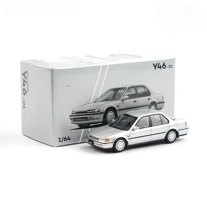 

1:64 Accord IV Silver Die-Cast Car Model Collection Miniature
