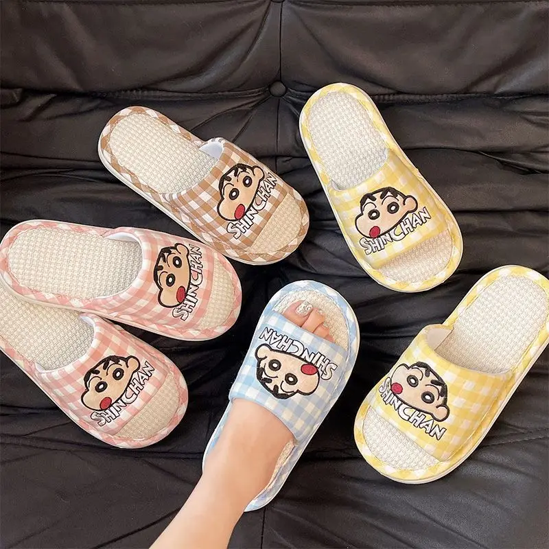 

Crayon Shin-chan Nohara Shinnosuke Cartoon Home Cotton and Linen Slippers Creative Two-dimensional Animation Peripheral Sandals