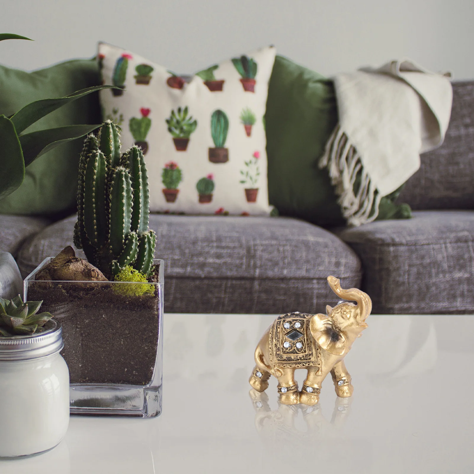 

Small Size 9x9cm Resin Elephant Decoration Creative Animal Ornament for Home Office Desk Wine Cabinet Aesthetic Craft Golden