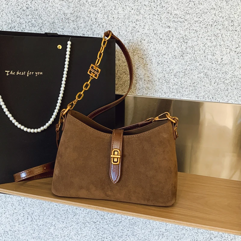 

Модная женская сумка через плечо с буквенным логотипом и высококачественным винтажным модным однотонным элегантным и практичным пригородным поездом