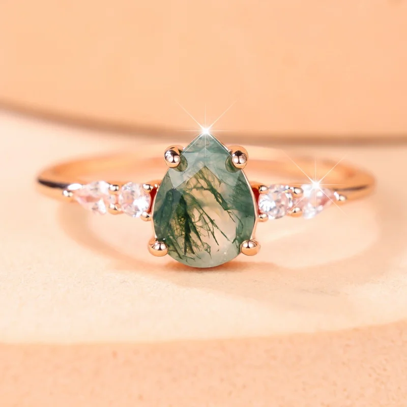 2026 new Forest style ins Feng Shui Grass Green Zircon Ring with Simple Luxury Commuter Decoration Handpiece Set on the Side