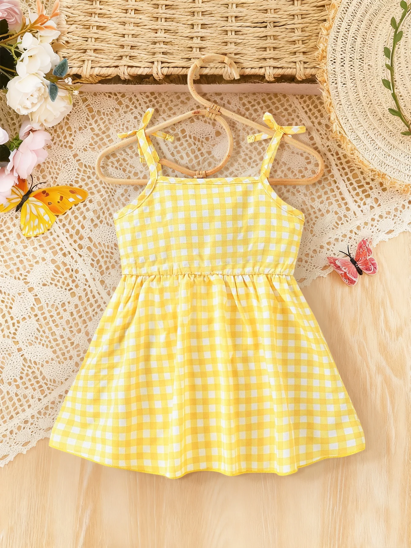 1-Piece Set of Summer Thin Dresses for Baby Girls, with 3D Flower Decoration, Bow Tie, Plaid Print, and Waist-Cinching Design. Cute, Fashionable, Sweet, and Versatile Dress for Girls. Newborn Birthday Gift. Comfortable and Soft. Suitable for Ages 0-1-2-3, 6-9 Months. Perfect for Outdoor Activities, Casual Wear, Parties, Festivals, Eid, Easter, and Carnival