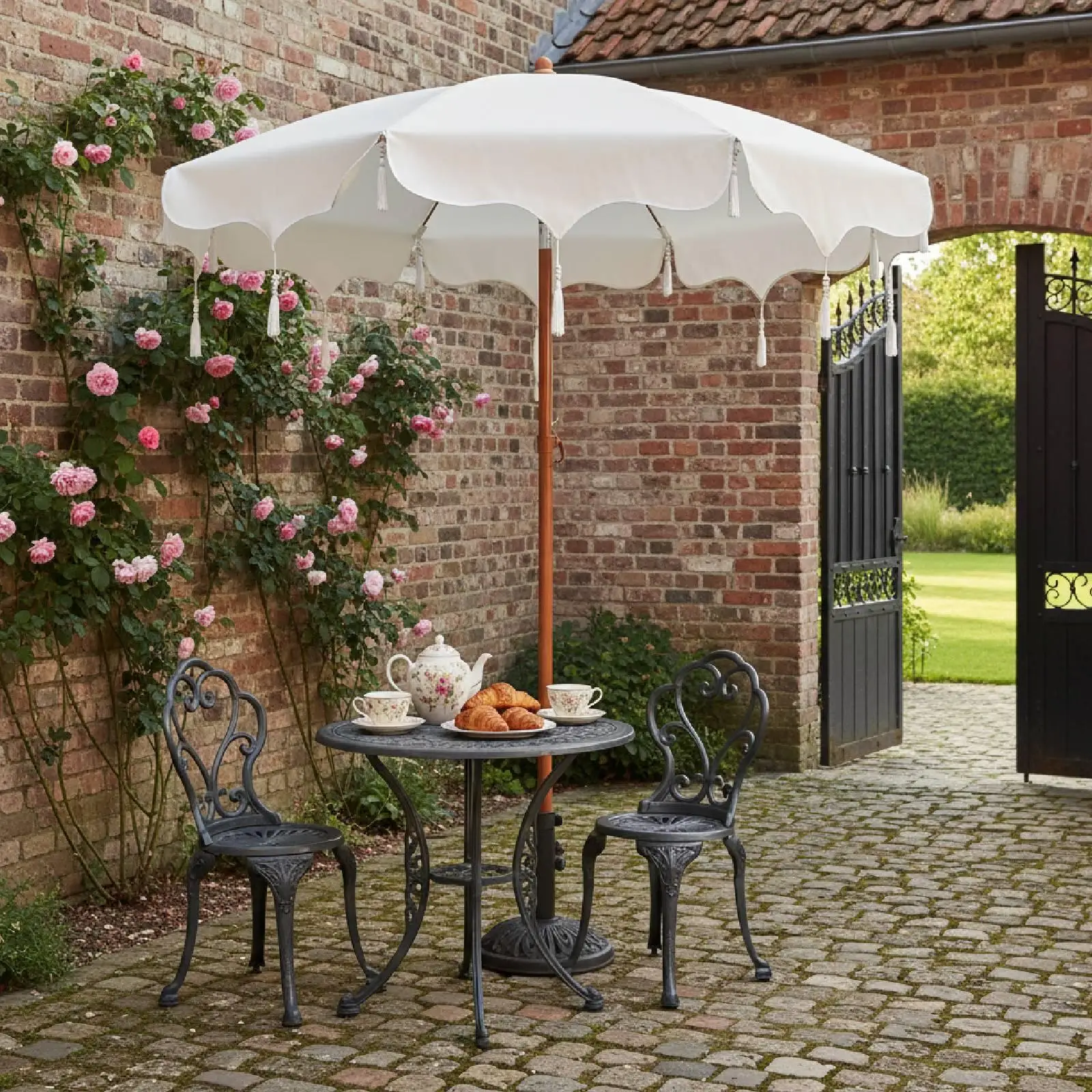 Outdoor Patio Umbrella with Sturdy Alloy Ribs Tassel Design Protection for Garden Deck Backyard Swimming Pool