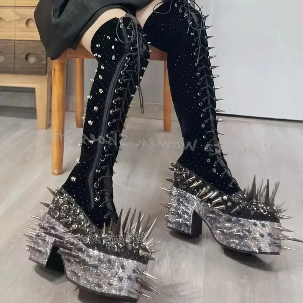 

Сапоги выше колена с заклепками, глянцевая сексуальная модная обувь для девочек, новинка, роскошная кожаная однотонная женская обувь, новый круглый носок на массивном каблуке