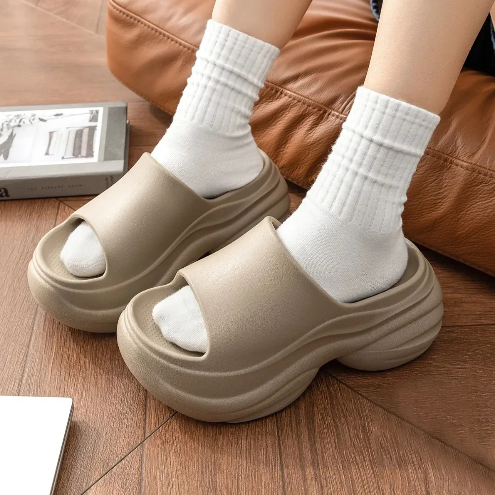 High-quality, extra-thick casual slippers for women, anti-slip, height-increasing outerwear, thick-soled slippers, beach shoes