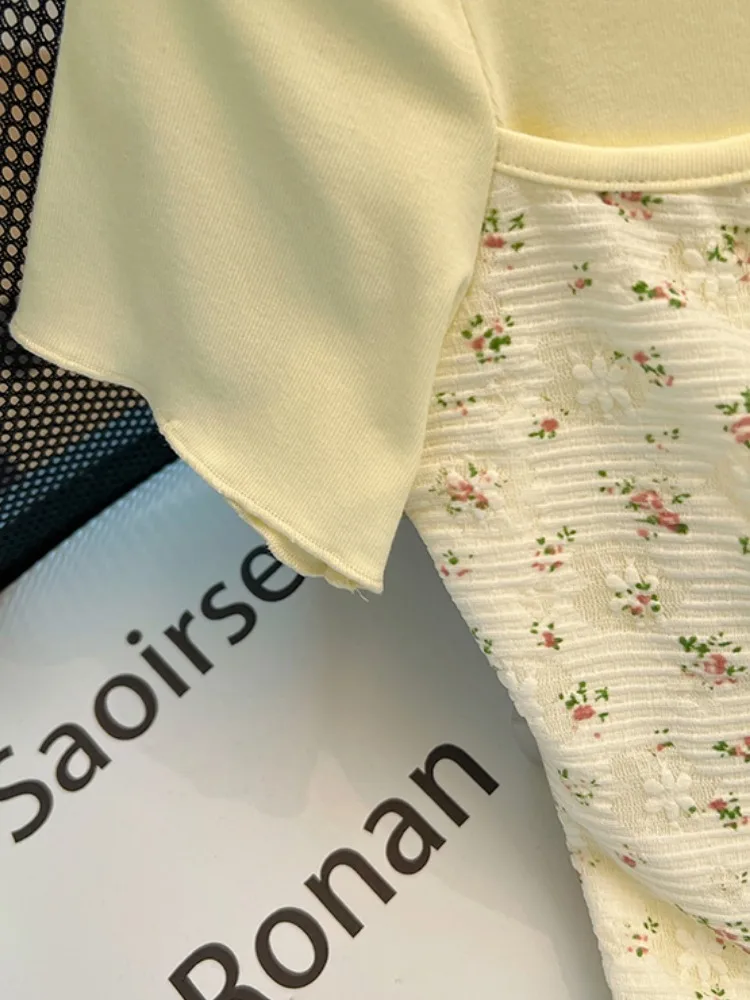 تي شيرت نسائي أنيق بأكمام قصيرة لفصل الصيف بتصميم غير منتظم يشبه القطعتين، إحساس فريد ورائع، توب قصير على الطراز الكوري من مز...