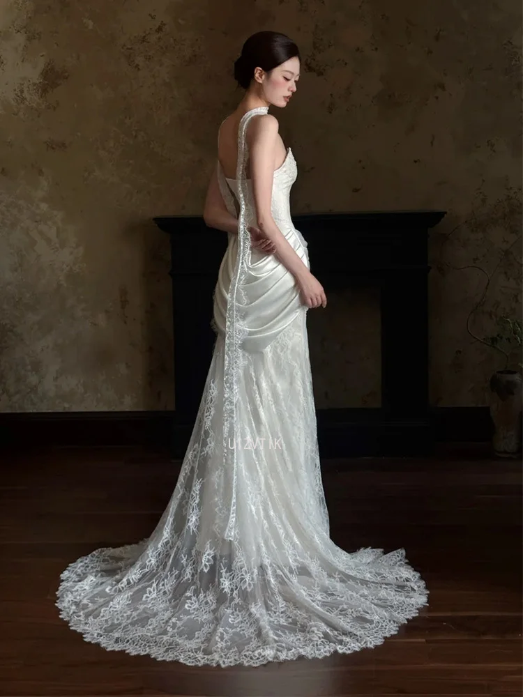 ชุดแต่งงานทรงเมอร์เมดสีขาวเรียบง่าย ผู้หญิงเซ็กซี่ คอวีประดับลูกไม้ ผ้าซาติน ชุดเจ้าสาวหรูหรา  ชุดแต่งงานแบบสั่งตัด