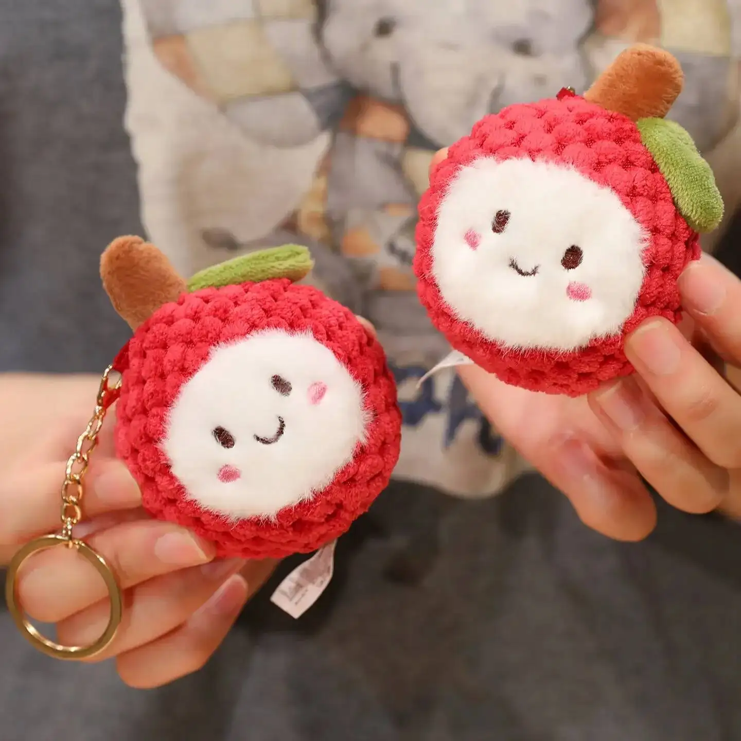 Mini colgantes de felpa de Litchi súper bonitos, tejidos tejidos de primera calidad, juguetes de frutas de dibujos animados, llavero encantador, bolsas divertidas, decoración, regalo para niños