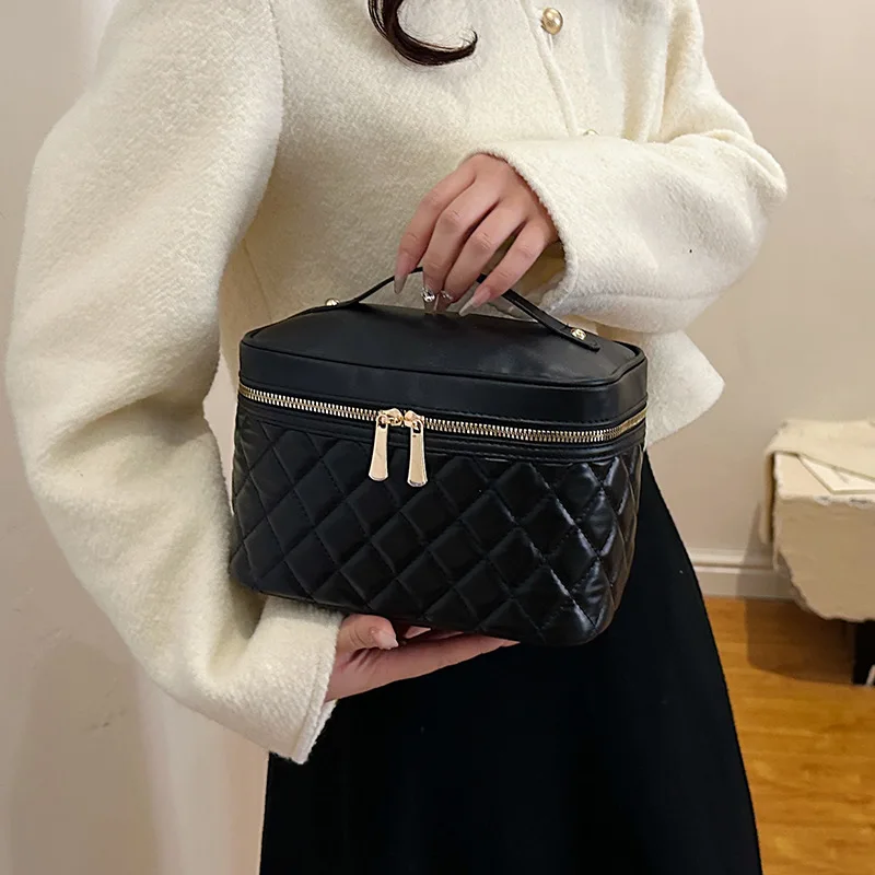 Large Capacity Portable Makeup Bag Women's 2026 New Fashion Handheld Travel Toiletry Bag Cosmetic Storage Bag
