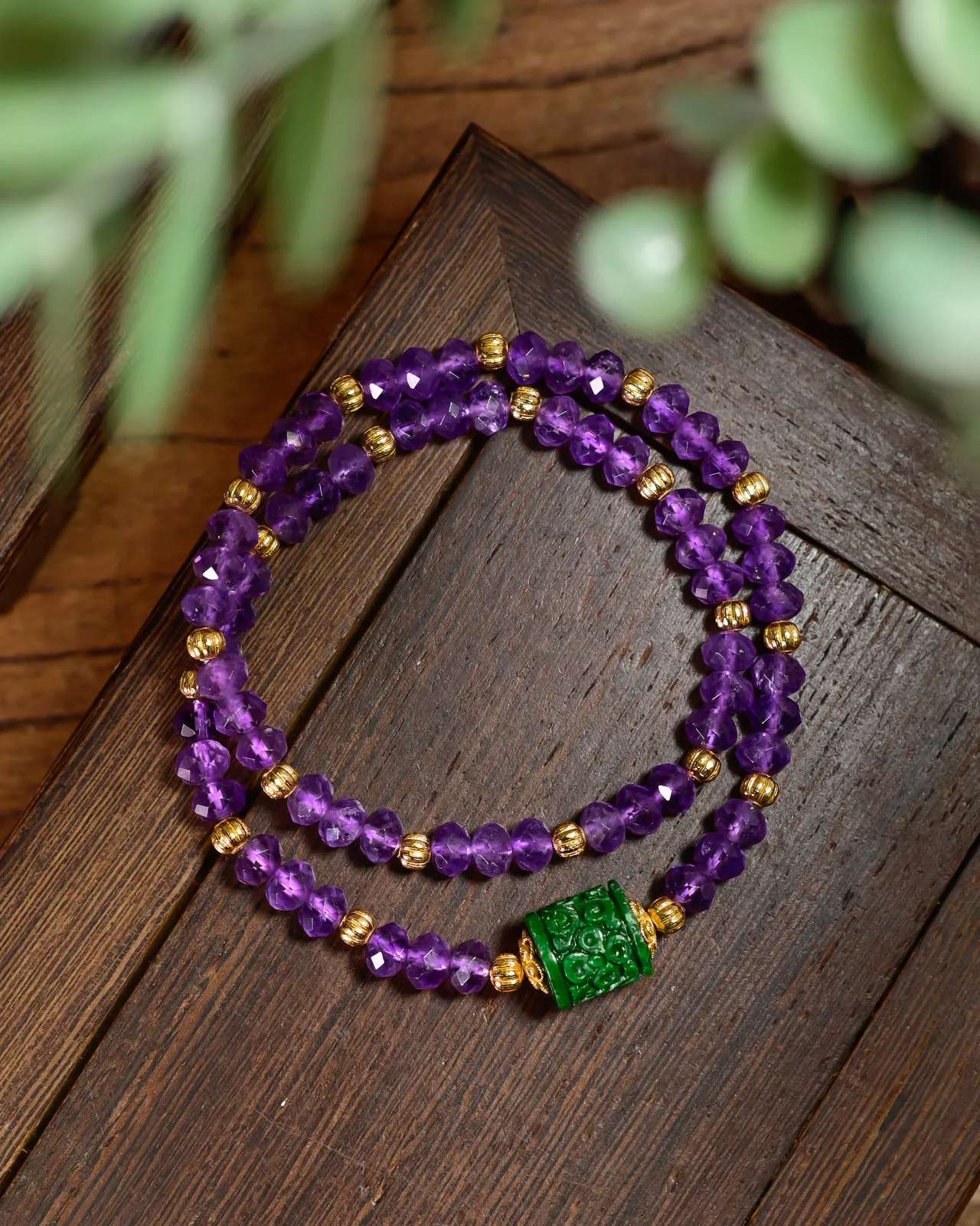 

Браслет из сухого зеленого жадеита с натуральным аметистом и типом A — штабелируемые ювелирные изделия из бисера, фиолетовая аура, китайский шарм