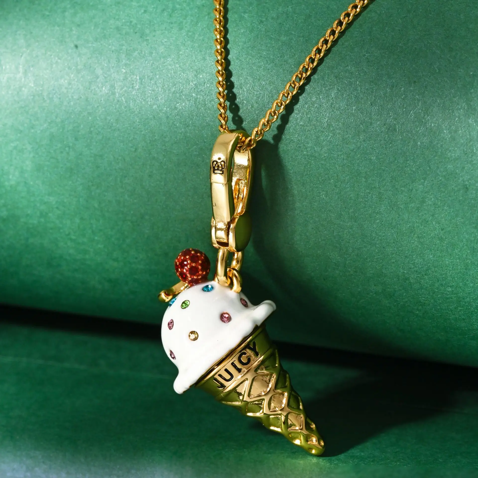 

1Pc Exquisite Enamel-glazed Diamond-encrusted Cherry Ice Cream Cone Pendant,Sweet-style Bag Charm,Keychain Necklace Christmas