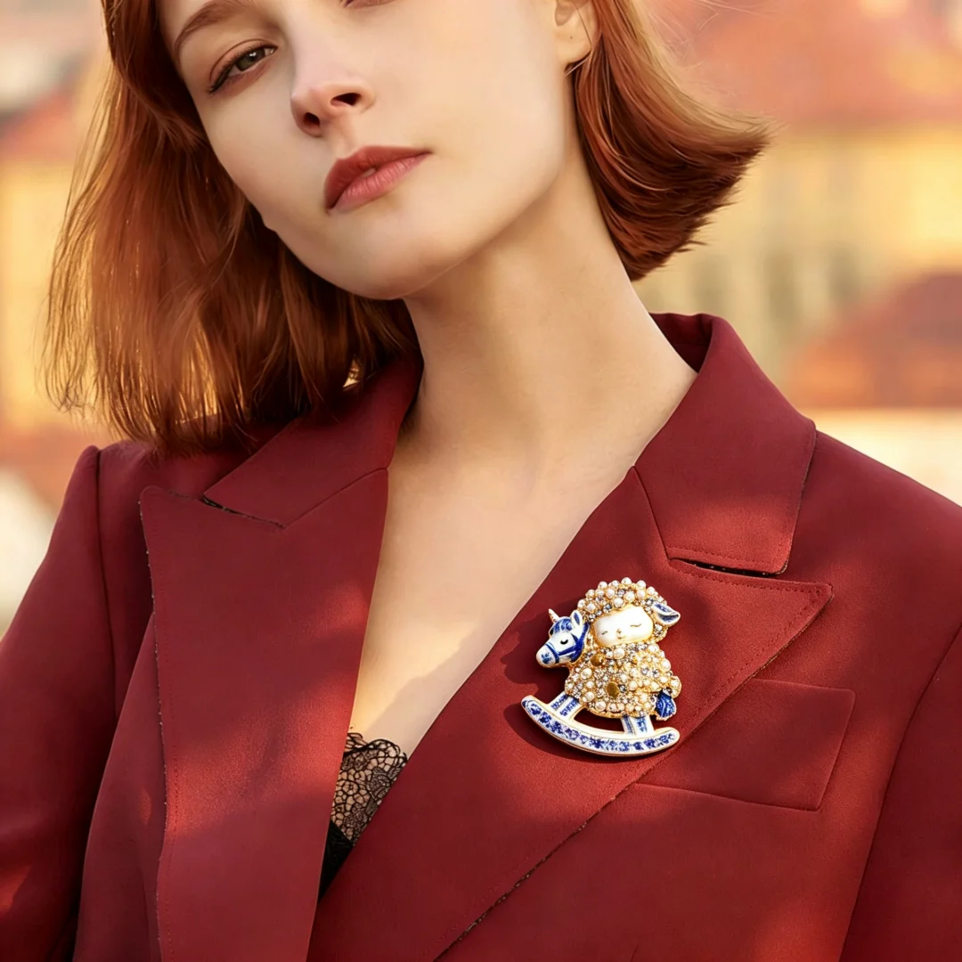 Baroque Luxury Rocking Horse Sheep Animal Design Brooch for Men and Women, Jewelry, Fashion Accessories, Couple's Party Gift