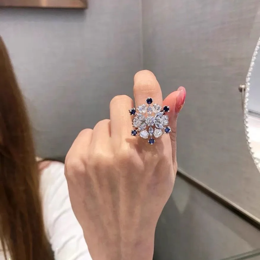 Inspiration Charm Diamonds Inlaid Exquisite Blue Snowflake rings for women Light Luxury Ring Adjustable Banquet Jewelry Gift