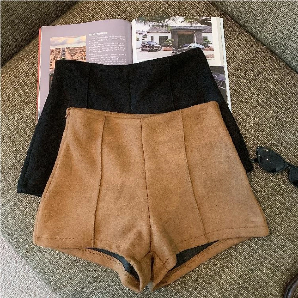 2025 Autumn and Winter Women Retro Velvet Suede Simple Design High Waist Shorts