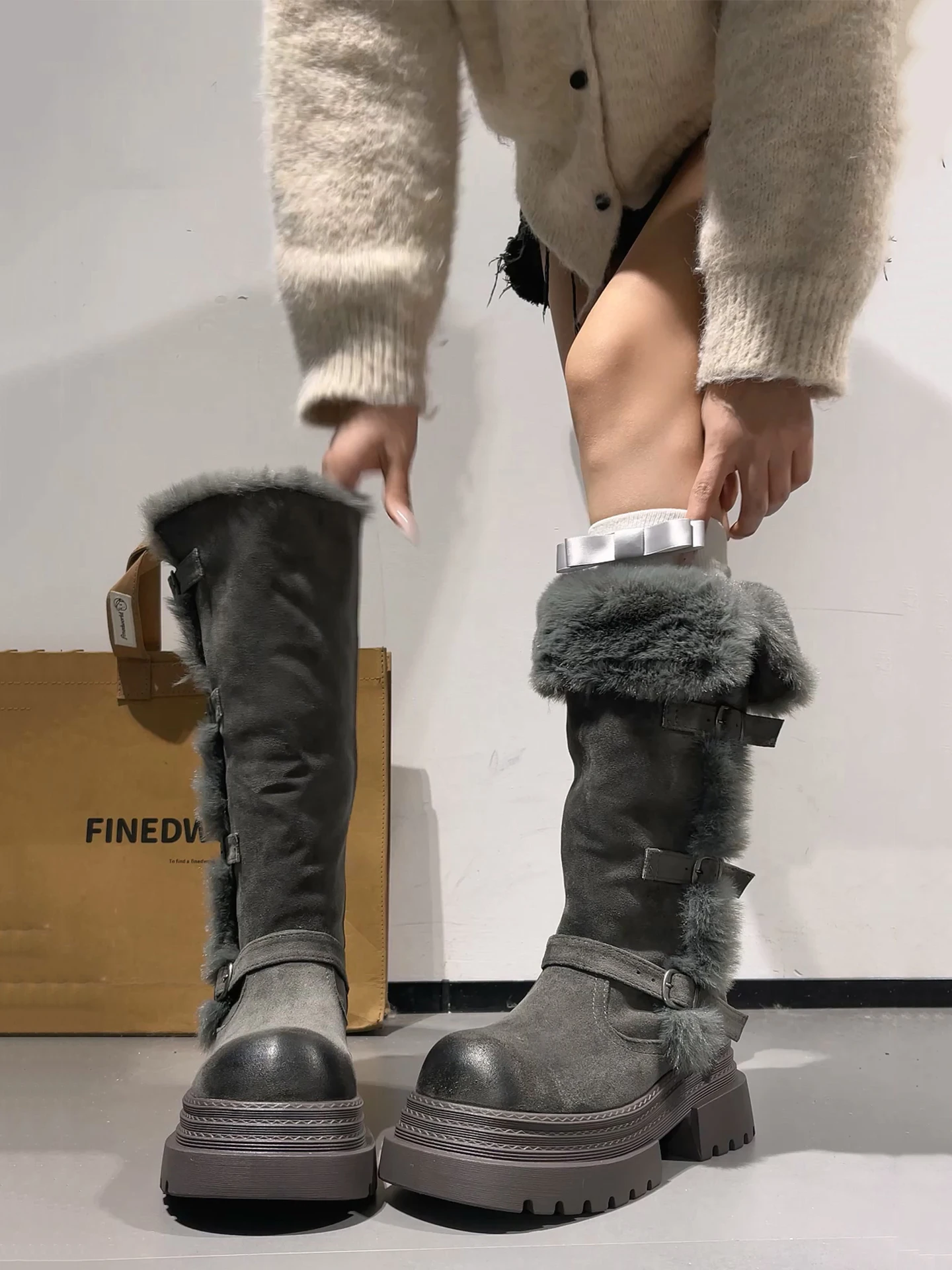 

Ay Thi Женские зимние ботинки на массивном каблуке с длинными трубками, новинка 2025 года, осень-зима, теплая высокая трубка на подкладке из северо-восточного хлопка...