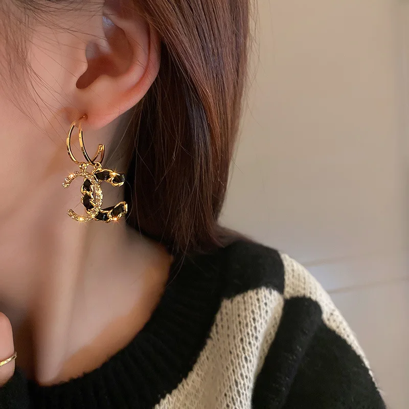 أقراط لؤلؤ طويلة للنساء ، محاكاة عصرية ، لؤلؤ مستدير أبيض ، أحمر ، أسود ، مجوهرات كورية ، أزياء