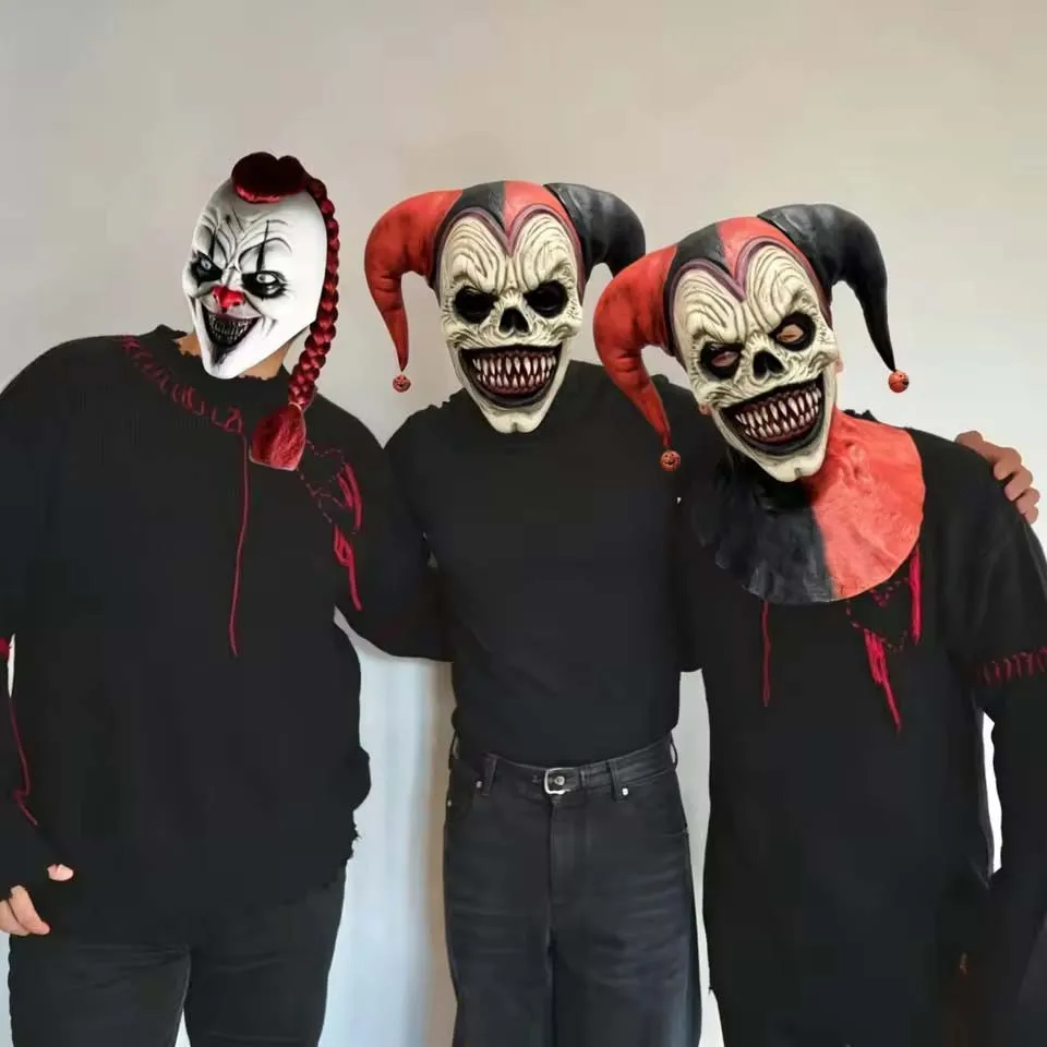 Menacing Clown Mask with Horns Bleeding Skull Halloween for Cosplay Parties Haunted Houses with Bell Earrings Pumpkin Pendants