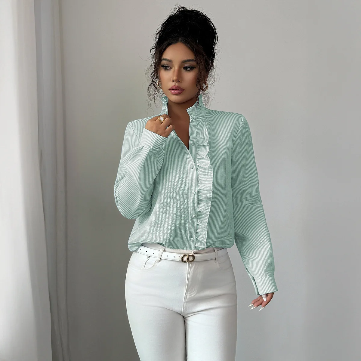 

Женские полосатые рубашки и блузки: элегантные блузки с рюшами и пуговицами, рубашки с воротником-стойкой, топы с длинными рукавами, офисные и повседневные блузки для женщин