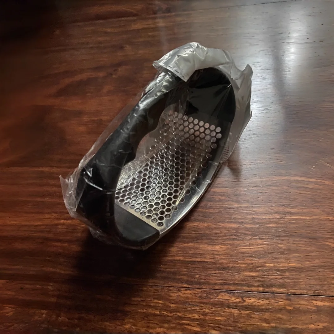 Duty Garlic Press, Stainless Steel & Easy to Clean. Dishwasher Safe, 10x5cm, Non-Stick