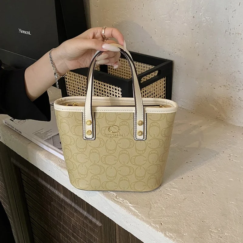 

Stylish Business Clutch Bag Vintage Leather Crossbody For Trendy Women With Large Capacity Logo