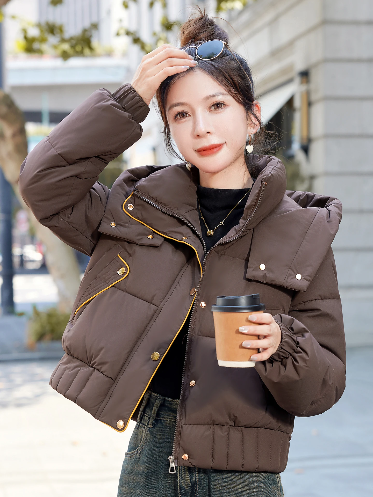 

Женская утепленная хлопковая куртка-пуховик 2025 года, новая корейская модель, маленький размер, модная, утолщенная, с капюшоном, зимняя верхняя одежда