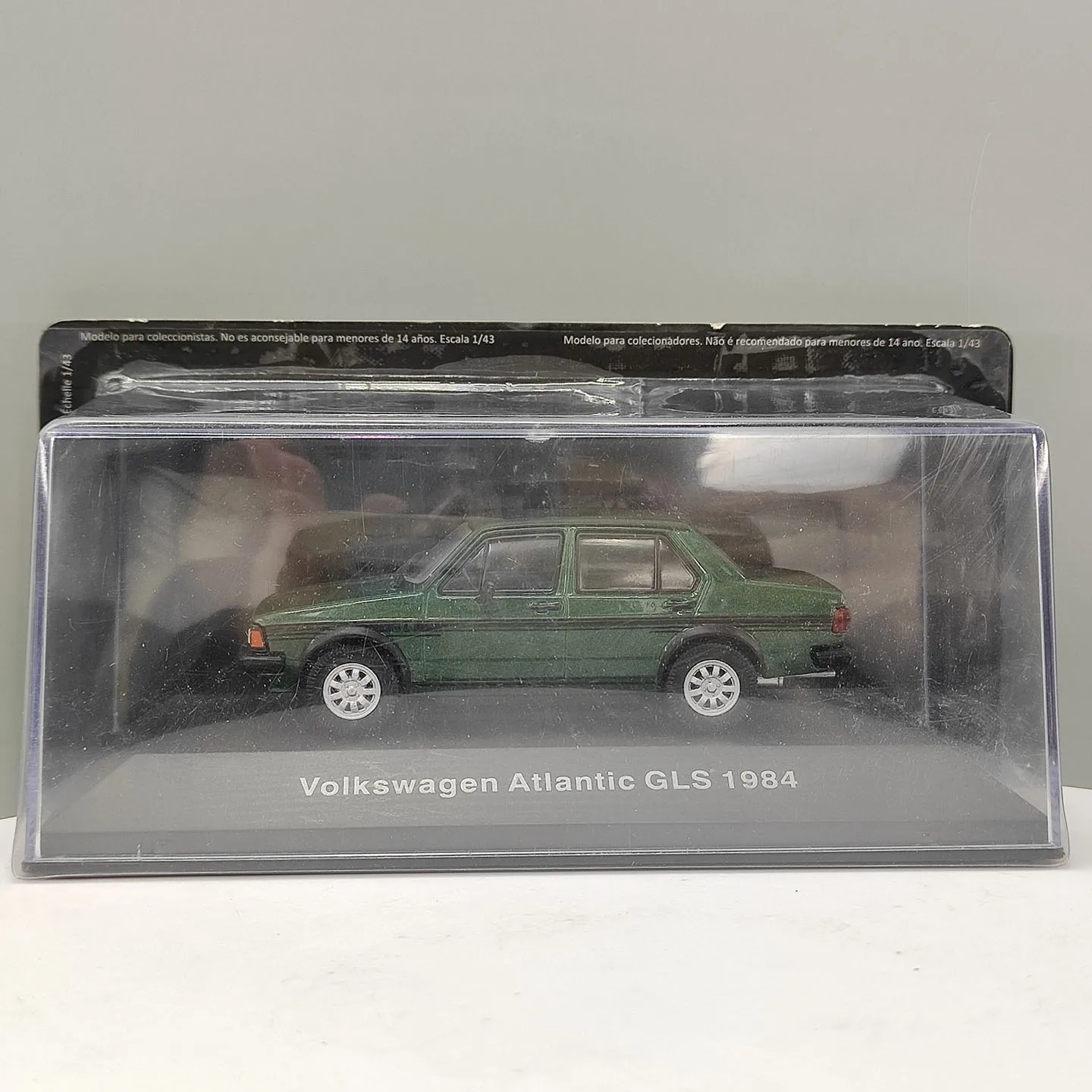 modellino-auto-in-lega-atlantic-gls-1984-scala-1-43