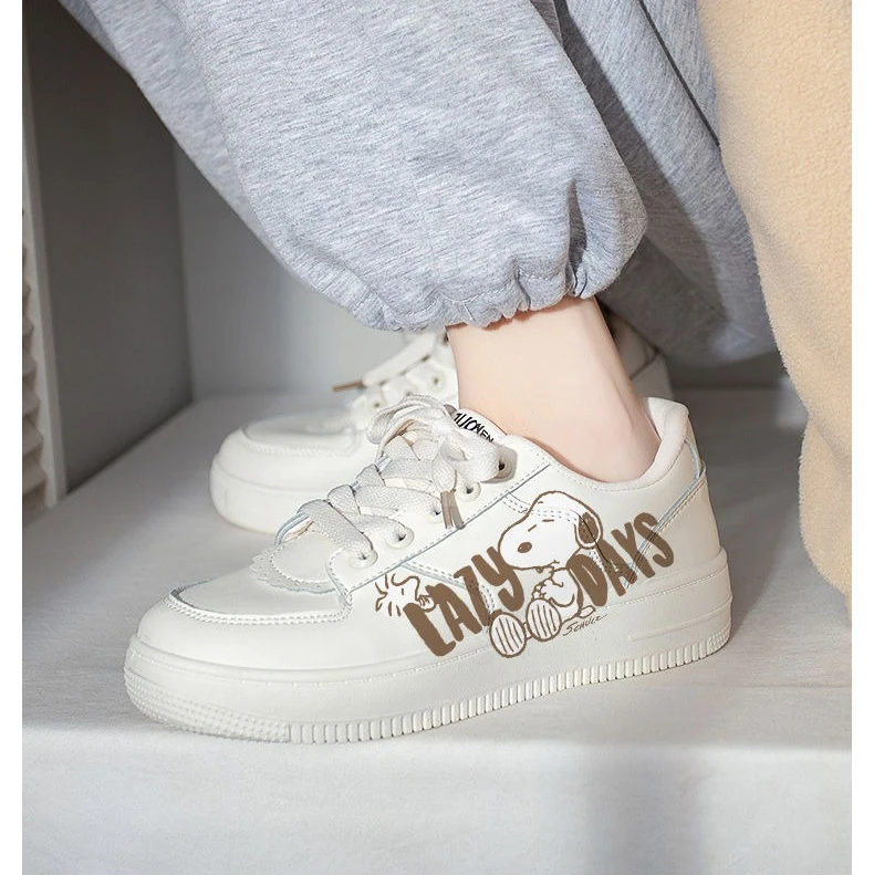 Snoopy Graffiti chaussures pour filles dessin animé baskets étudiant chaussures décontractées Kawaii bas état chaussures de marche femmes sport baskets