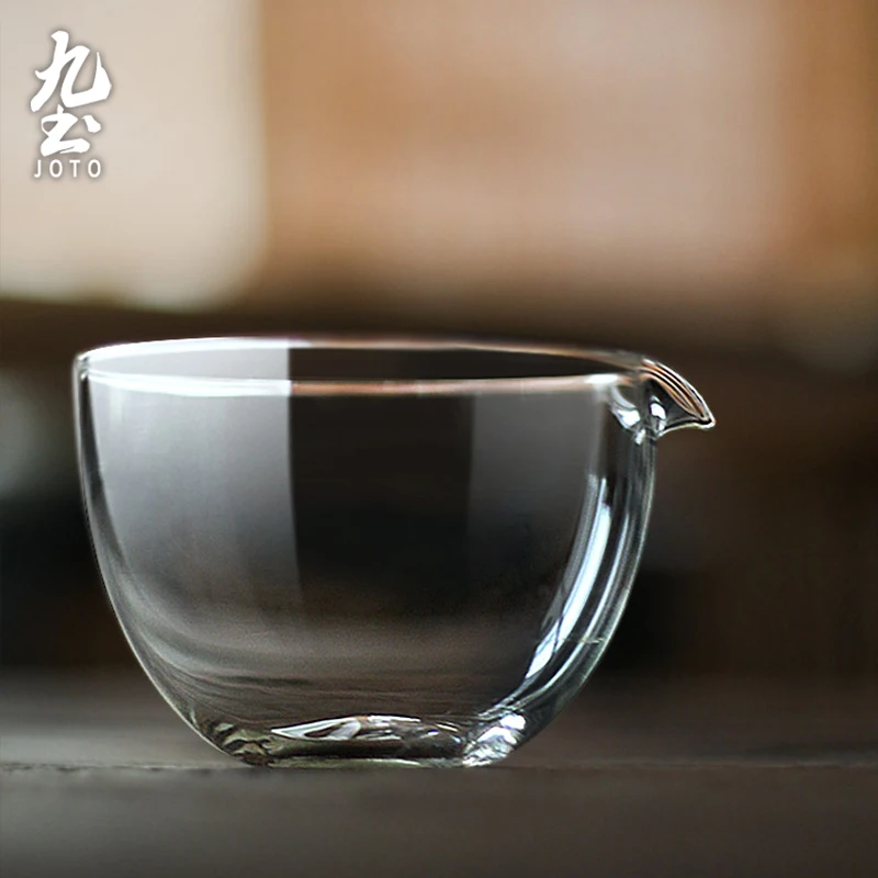 

JOTO Elegant Hand-Blown Design Hand-Blown High-Temperature Resistant Glass Pitcher GBR0023