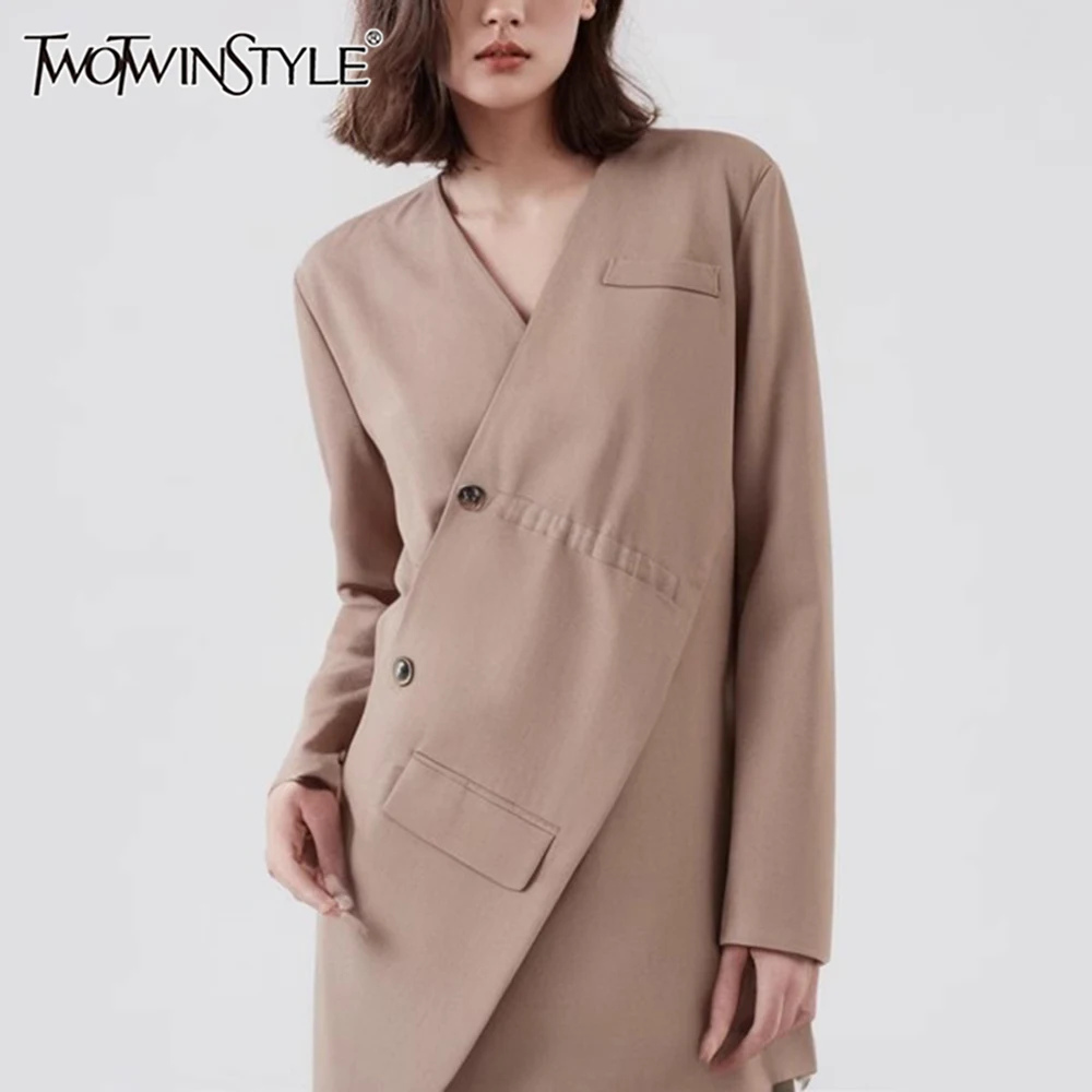 

TWOTWINSTYLE Asymmetrical Designer Spliced Pocket Jacket For Women V Neck Long Sleeve Patchwork Button Coat Female Fashion New