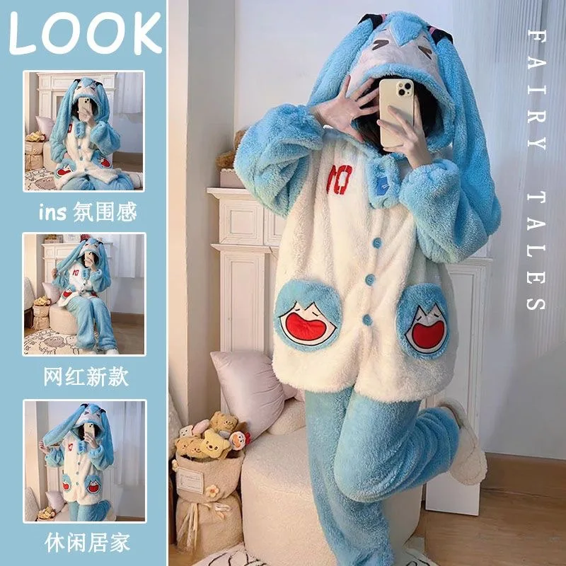 初音ミクのパジャマ、冬用、コーラルフリース素材、フランネル、暖かく、学生向け、かわいらしい、ソフトな素材、アニメ風、ルームウェアセット。カップル、ハロウィン、パーティー、冬の室内着に最適。
