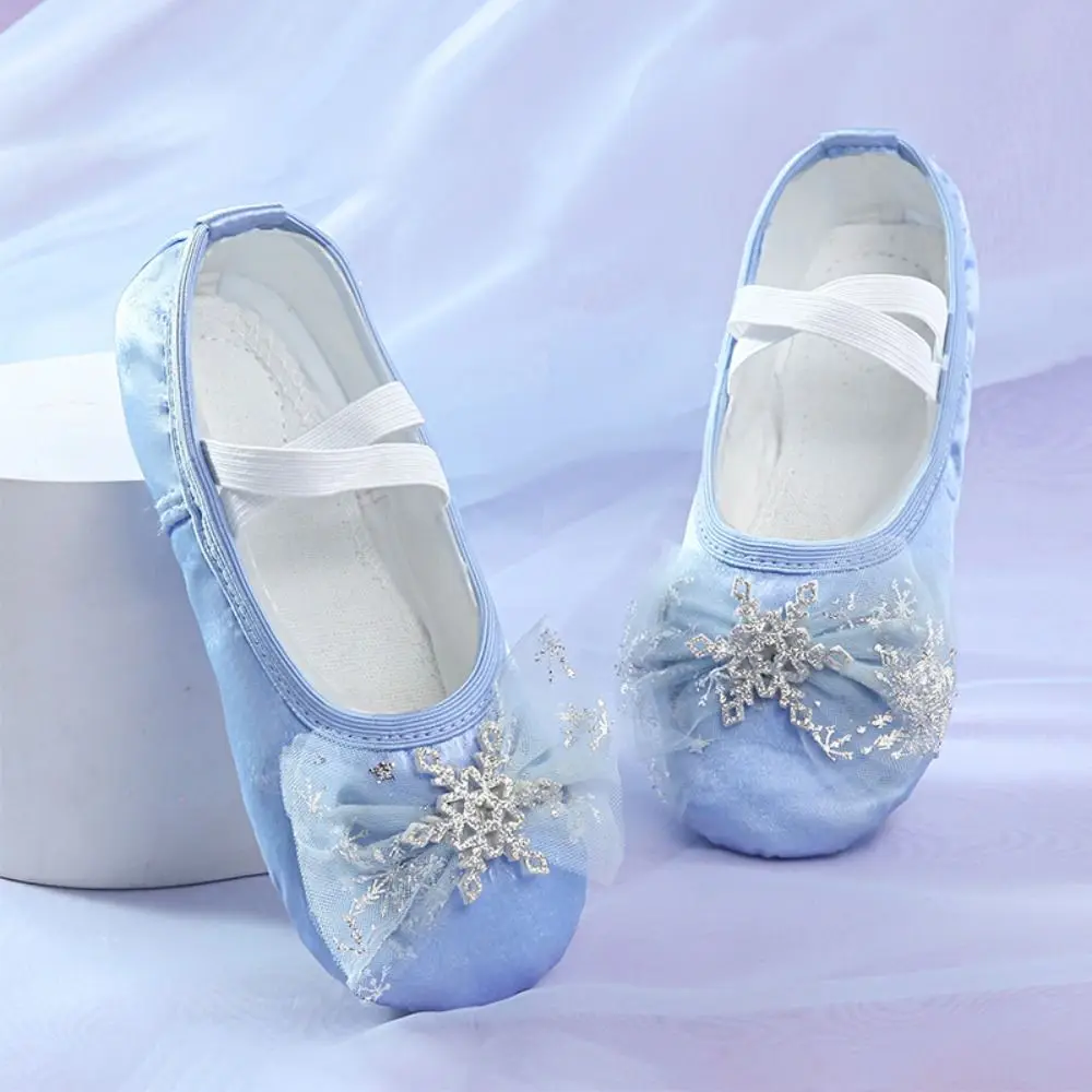 

1 Pair of Gymnastics Satin Girls' Dancing Shoes Bow Knot Snow Cat Claw Shoes Shiny Lace Ballet Shoes Dance Class