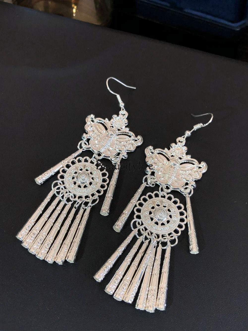 

Autumn and winter retro exaggerated fringed texture niche high-end ethnic style earrings pendant woman