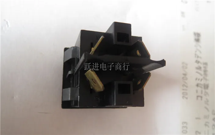 [VK] Import UK ARCOLECTRIC C7050SA T125 push button switch 4 pin 4 feet self locking lock switch 10A250V