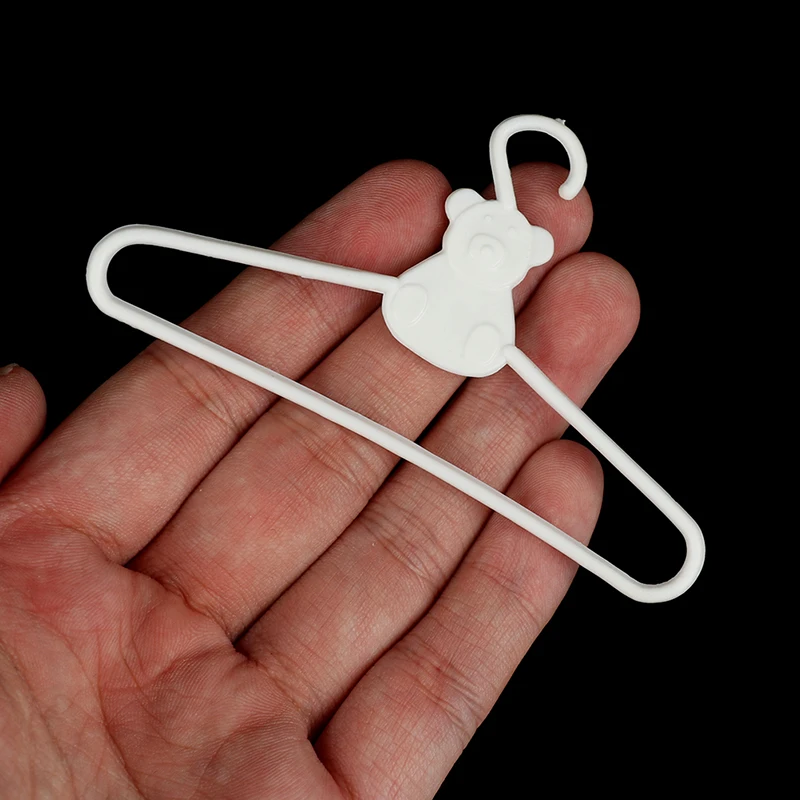 10Pcs/Lot Cute Mini Plastic Hangers Coat Dress Dolls Accessories for Doll Wardrobe Dress Clothes Dollhouse Toy