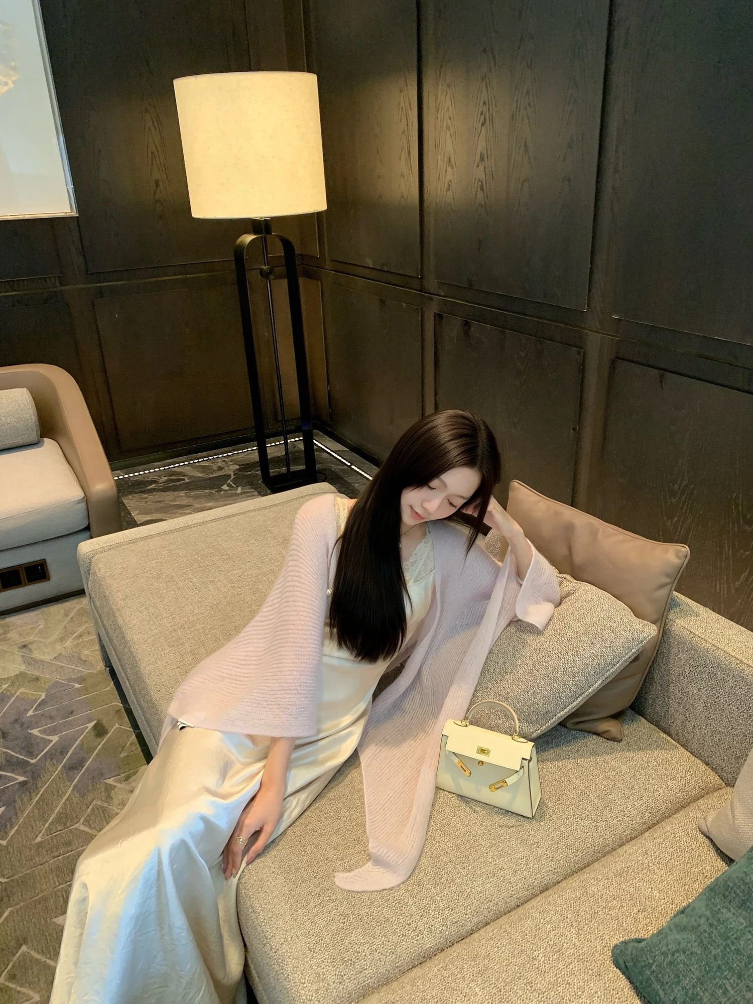 

Elegant Pearl Button Cardigan Sweater Women's Loose Fit Soft Cashmere Knitted Long Sleeve V-Neck Warmth Fashion Winter Coat