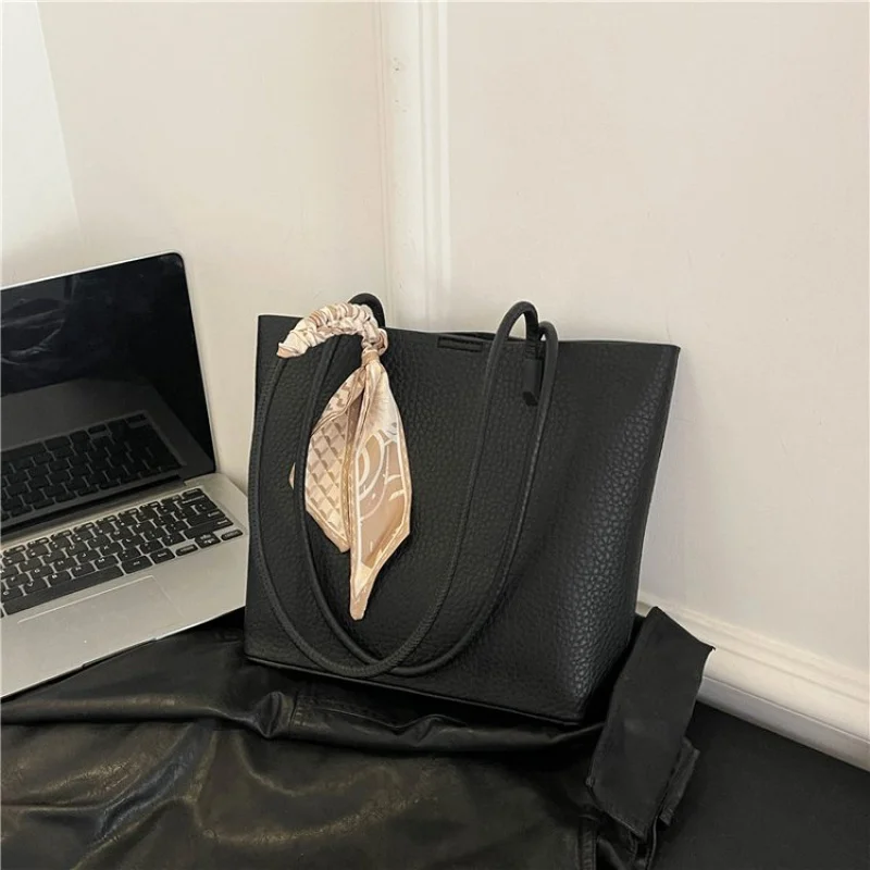 

Unique Vintage Crossbody Handbag For Women - High-End Minimalist Business Leisure Use With Solid Color Luxury